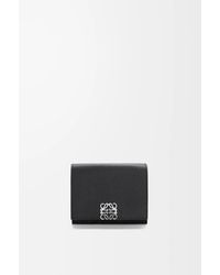 Loewe - Anagram Trifold Wallet In Pebble Grain Calfskin - Lyst