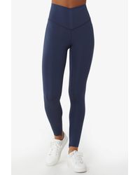 Lolë Clothing for Women | Online Sale 