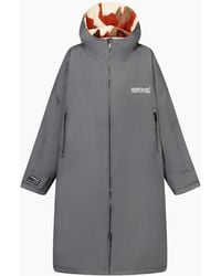 Regatta - Adult Abstract Mountain Waterproof Changing Robe - Lyst