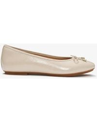 Fitflop - Delicato Bow Textured Patent-Leather Ballerina Shoes Hazy Taupe - Lyst