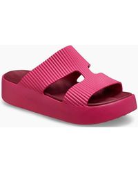 Crocs™ - Getaway Platform Synthetic Dragon Fruit Sandals - Lyst