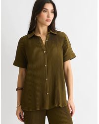 Gini London - Plisse Short Sleeve Oversized Shirt - Lyst