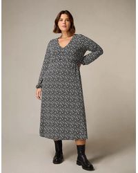 Live Unlimited London - Mono Ditsy Print Jersey Gathered Waist Midi Dress - Lyst