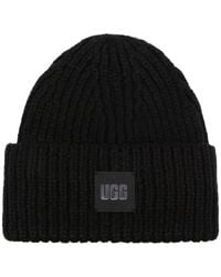 UGG - Logo-Patch Ribbed-Knit Beanie - Lyst