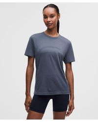 lululemon - – Swiftly Relaxed Short-Sleeve Shirt Hip Length Fit – Size 4 - Lyst