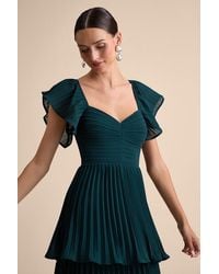 Lulus - Notorious Charm Emerald Pleated Flutter Sleeve Maxi Dress - Lyst