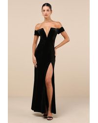Lulus - Captivating Silhouette Velvet Off-The-Shoulder Maxi Dress - Lyst