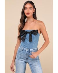 Lulus - Flirty Admiration Light Wash Denim Bow Strapless Crop Top - Lyst