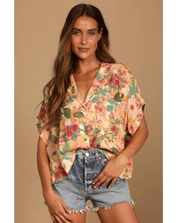 Lulus - Island Style Floral Print Button-Up Short Sleeve Top - Lyst