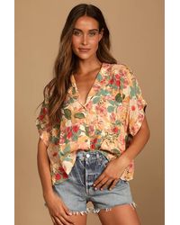 Lulus - Island Style Floral Print Button-Up Short Sleeve Top - Lyst