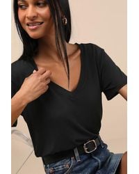 Lulus - Adyn V-Neck Short Sleeve Tee - Lyst