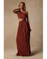 Lulus - Rocca Rust Plisse Pleated Cutout One-Shoulder Maxi Dress - Lyst