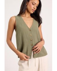 Lulus - Casually Sophisticated Linen Sleeveless Button-Front Top - Lyst