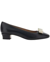 Ferragamo - 'Vara 2.0' Pumps With Low Block Heel And Logo Plaque On The Front - Lyst