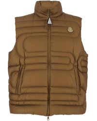 Moncler - Sleeveless Down Jacket With Logo Patch On The Front - Lyst