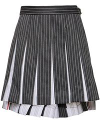 Thom Browne - Jupe courte en sergé de laine à plis - Lyst