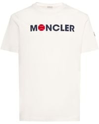 Moncler - T-shirt mit beflocktem logo - Lyst