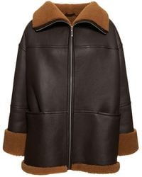 Totême - Giacca Signature in pelle con shearling - Lyst