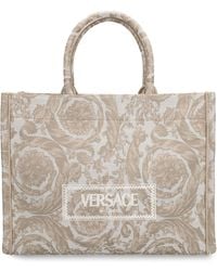 Versace - Bolso tote grande con logo jacquard - Lyst