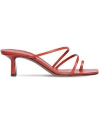 Damen Schuhe Absätze Schuhe mit flachen und mittelhohen Absätzen Neous 55mm Hohe Zehenringsandalen Aus Leder in Rot 