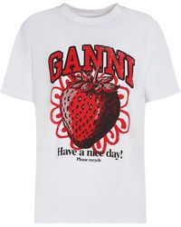 Ganni - T-Shirt mit Erdbeer-Print - Lyst