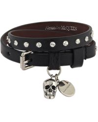 Alexander McQueen Brazalete De Piel Con Tachuelas Y Dijes - Negro