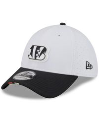 KTZ - White/black Cincinnati Bengals 2025 Nfl Training Camp 39thirty Flex Hat - Lyst