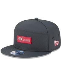 KTZ - Tampa Bay Buccaneers 2025 Sideline Cold Weather Split Panel 9fifty Snapback Hat - Lyst