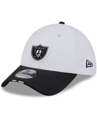 KTZ - White/black Las Vegas Raiders 2025 Nfl Training Camp 39thirty Flex Hat - Lyst