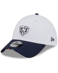 KTZ - White/navy Chicago Bears 2025 Nfl Training Camp 39thirty Flex Hat - Lyst