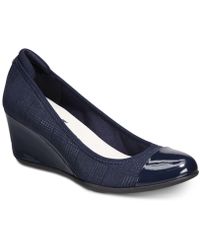 sport taelyn wedge pump