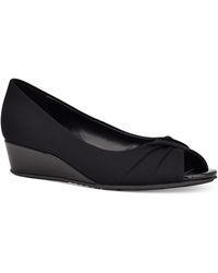 bandolino black wedge shoes