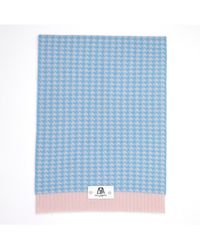 Bellemere New York Bellemere Classic Sharp Print Cashmere Scarf in