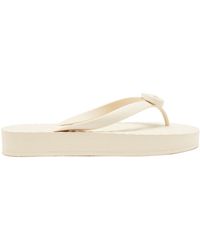 white gucci flip flops
