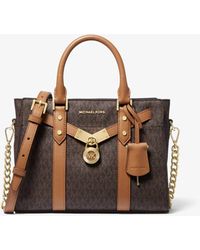 Michael Kors Henkeltasche Nouveau Hamilton Small aus Logostoff und Leder - Braun