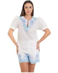 Kocca - Overhemden ,Wit ,Katoen Katoenen Blouse Met Geschulpte V-Hals En Bloemmotief - Lyst