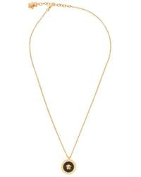 Versace - Schwarze metallkette,goldener schmuckanhänger - Lyst