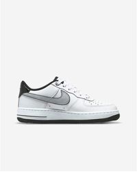 Sneakers \