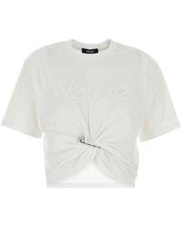 Versace - Tops ,Wit ,Katoen Cropped T-Shirt Met Veiligheidsspeld Design - Lyst
