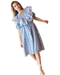 Crās - Blau Gestreiftes Midi-Kleid Mit Rüschen - Lyst