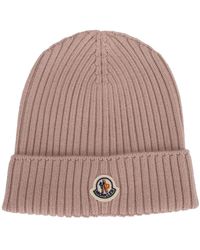 Moncler - Accessoires ,Roze ,Wol Ribgebreide Beanie Met Logo-Patch - Lyst