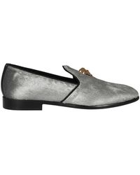 Versace - Leder mokassins mit metall detail - Lyst
