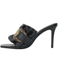 Versace Jeans Couture - Schwarze sandalen mit barock-schnalle - Lyst