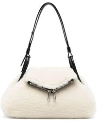 AMINA MUADDI - Elfenbeinfarbene shearling-handtasche mit silberner hardware und verstellbarem riemen - Lyst