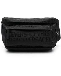 Versace - Logo-print gürteltasche mit greca-details - Lyst