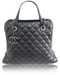 Chanel Quilted Shoulder Bag With Logo - Zwart