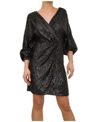 Nenette - Korte Pailletten Wrap Jurk Zwart - Lyst