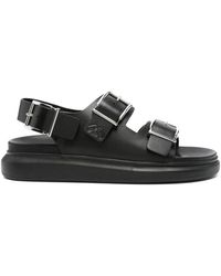 Alexander McQueen - Schwarze sandalen mit graviertem logo-hardware - Lyst