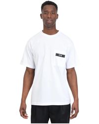 Versace - Weißes baumwoll-t-shirt mit schwarzem logo-patch - Lyst