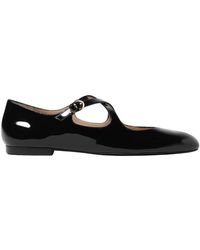 Stuart Weitzman - Zwarte Lakleren T-Strap Platte Schoenen - Lyst